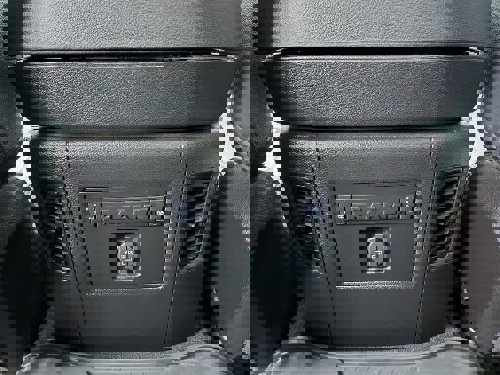 Used 2019 RAM 1500 Laramie image 13