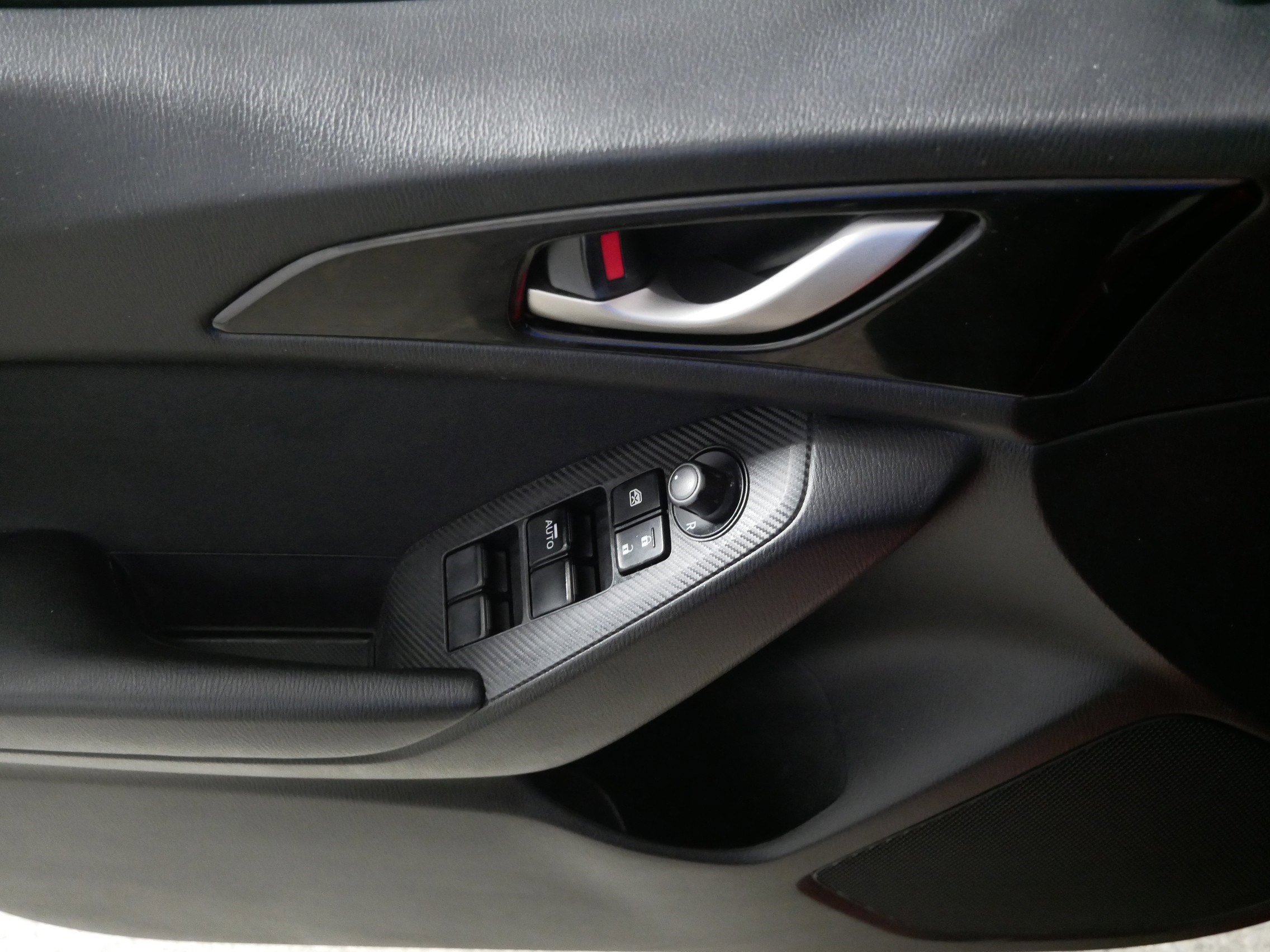 Used 2014 MAZDA MAZDA3 i Sport image 19