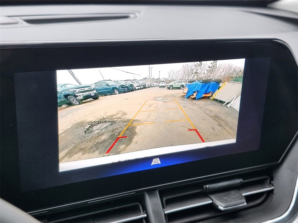 Used 2025 Chevrolet Trax LT w/ Sunroof Package image 20