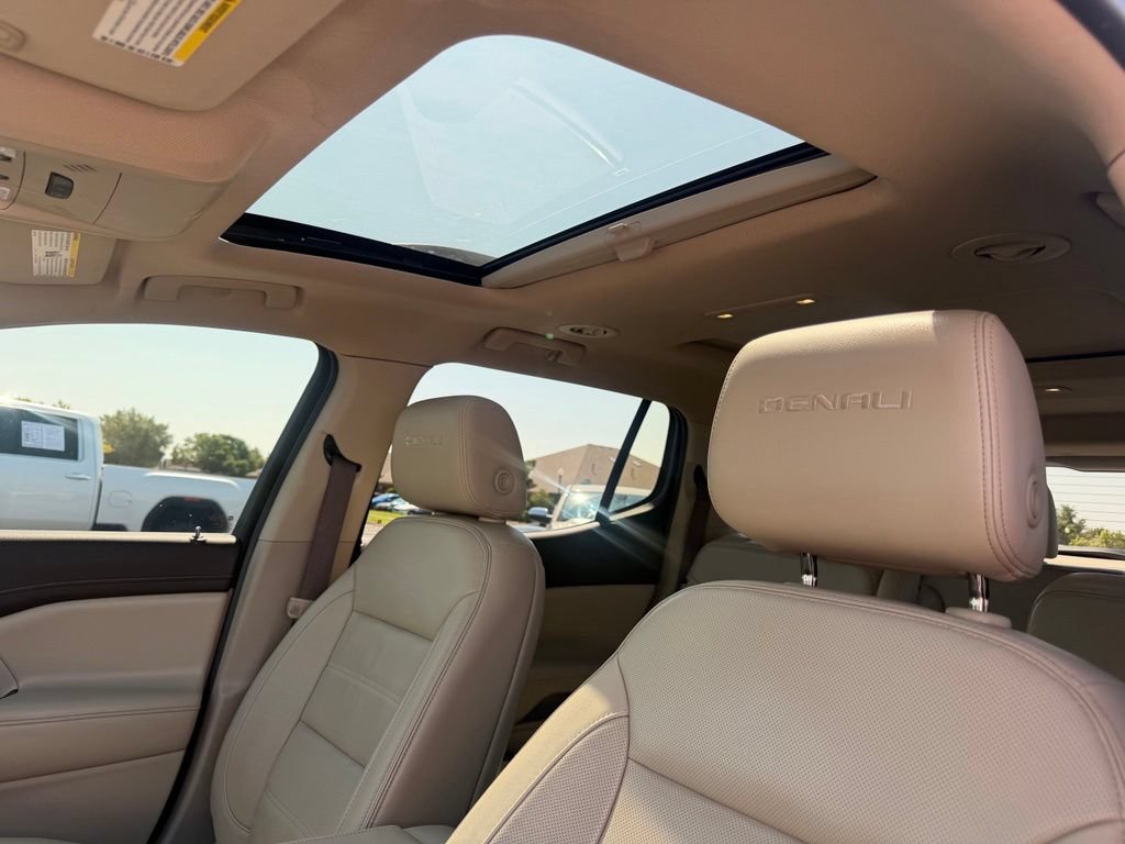 Used 2019 GMC Acadia Denali w/ Technology Package FWD image 26