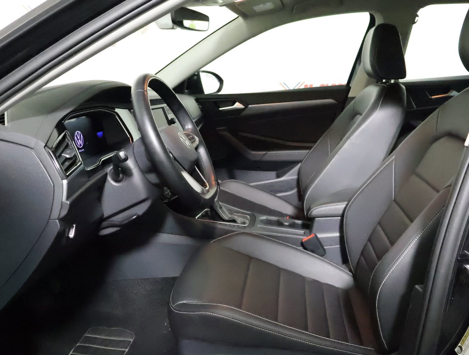 Used 2024 Volkswagen Jetta SE image 23