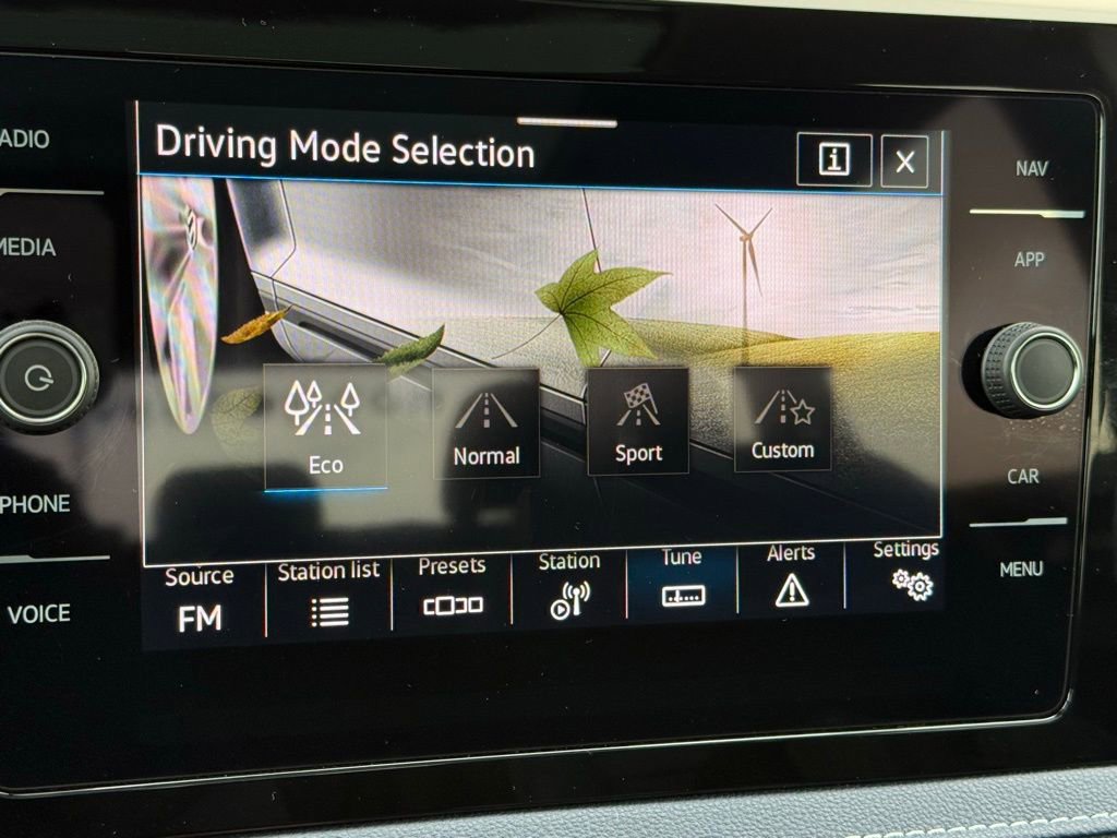 Certified 2025 Volkswagen Taos SEL AWD/4WD image 21