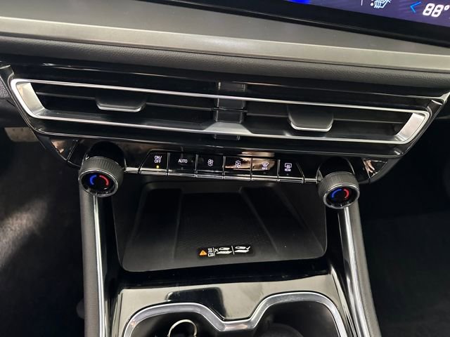 Used 2025 Chevrolet Traverse LT image 23