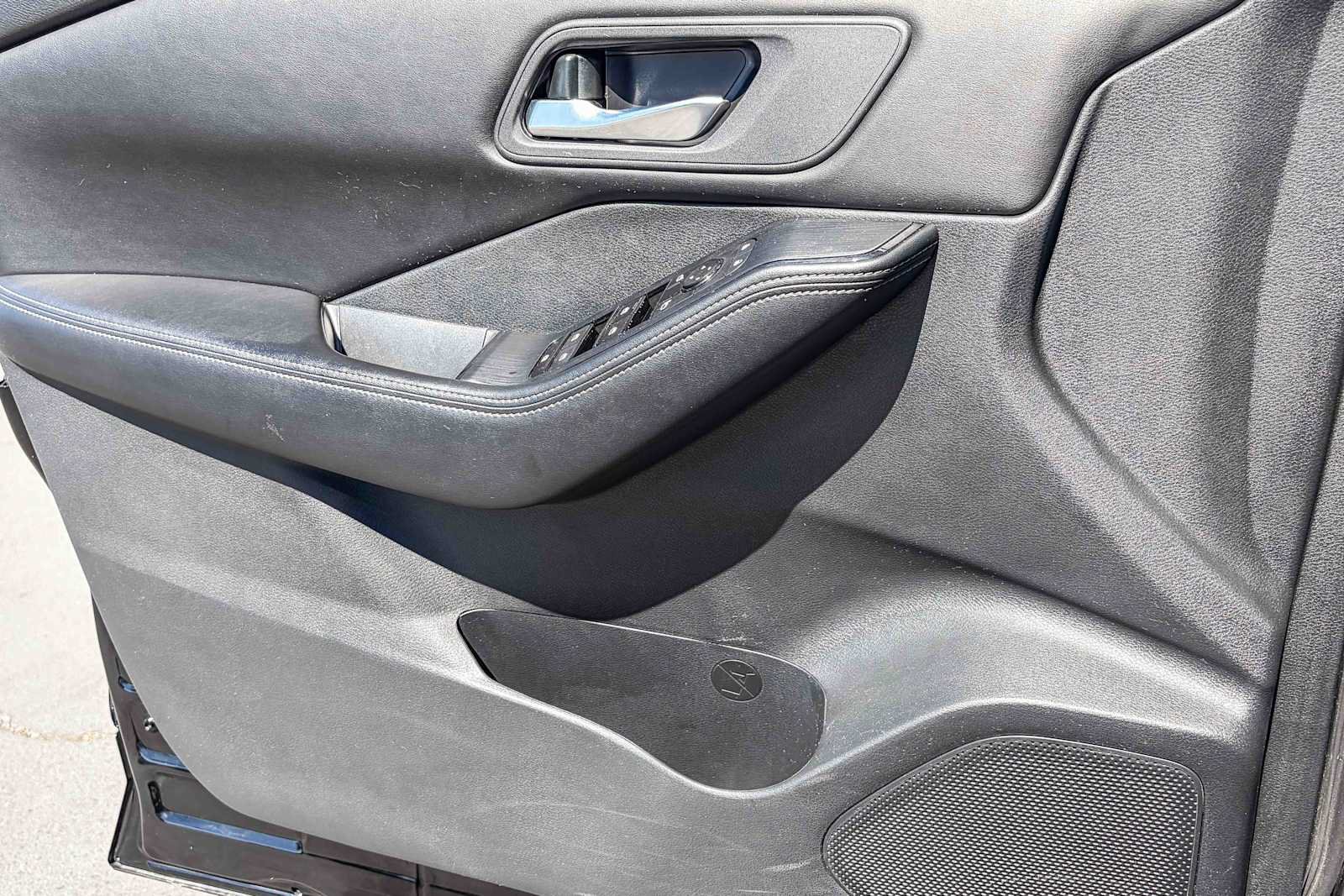 Used 2024 Nissan Rogue SV AWD/4WD image 18