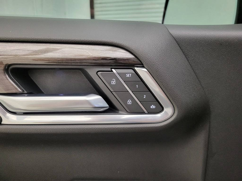 Used 2025 Chevrolet Silverado 1500 LTZ w/ LTZ Premium Package image 2