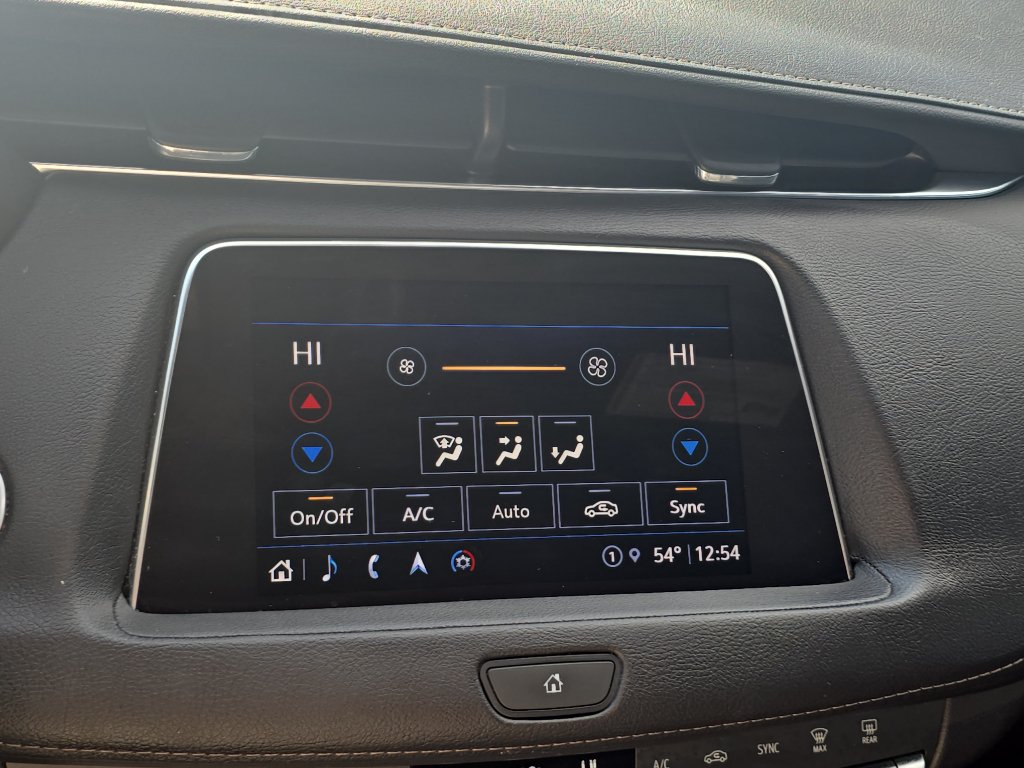Used 2022 Cadillac XT4 Premium Luxury w/ Cold Weather Package AWD/4WD image 28