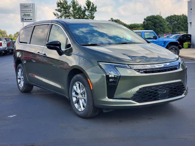 New 2027 Chrysler Pacifica Select AWD/4WD image 2