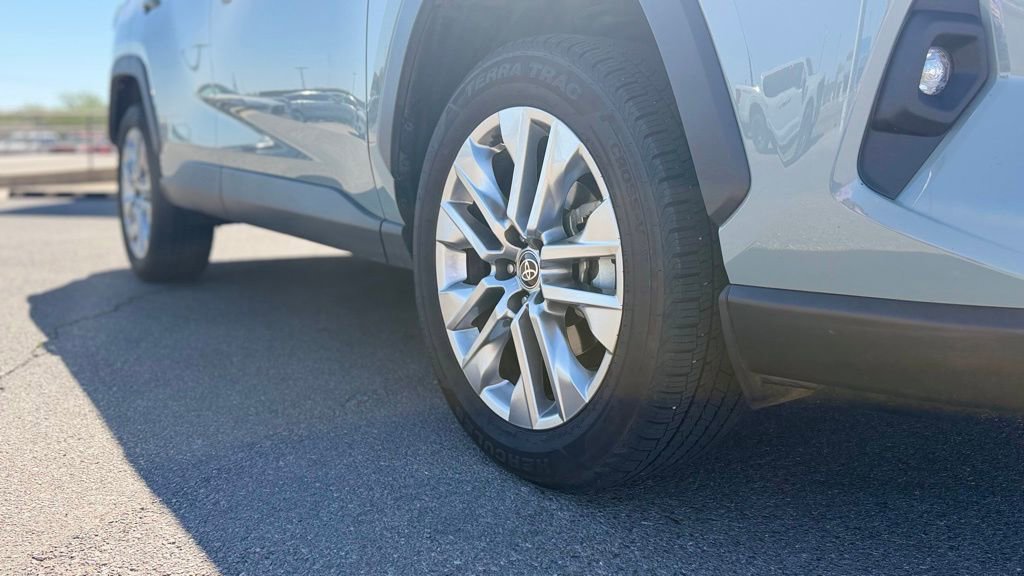 Used 2022 Toyota RAV4 XLE Premium image 2