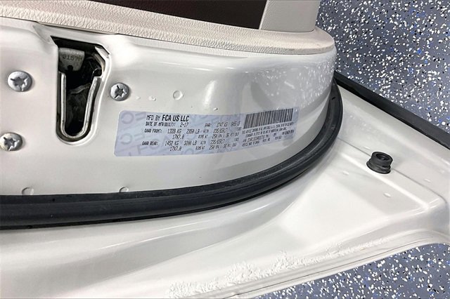 Used 2017 Chrysler Pacifica Touring-L image 17