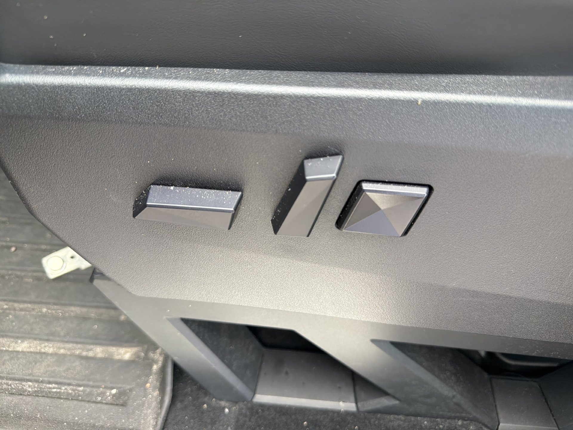 Used 2024 Tesla Cybertruck AWD Crew Cab image 24