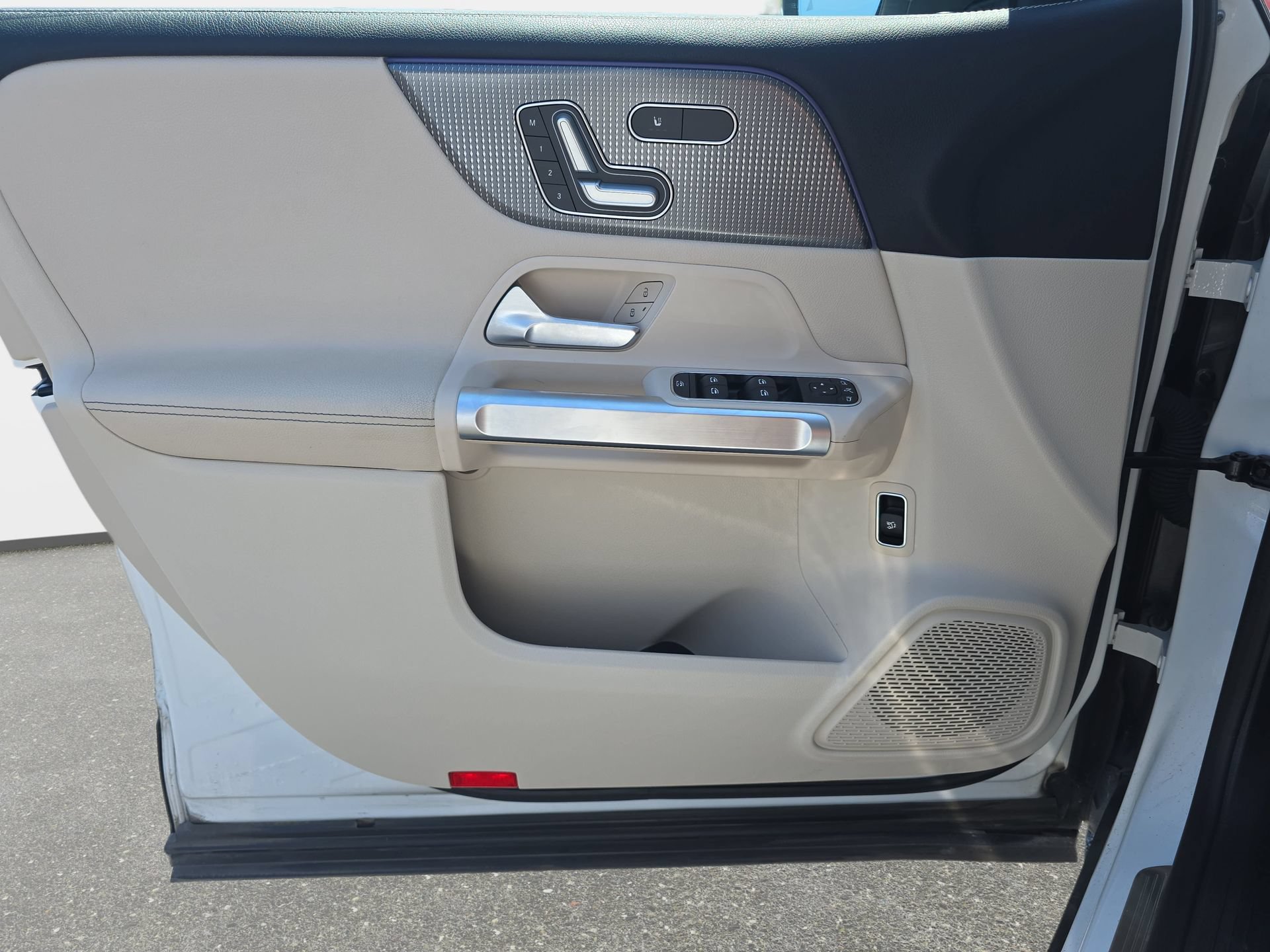 Used 2020 Mercedes-Benz GLB 250 4MATIC image 25
