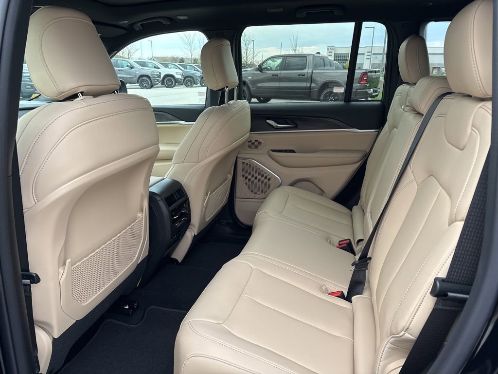 New 2026 Jeep Grand Cherokee Limited AWD/4WD image 9