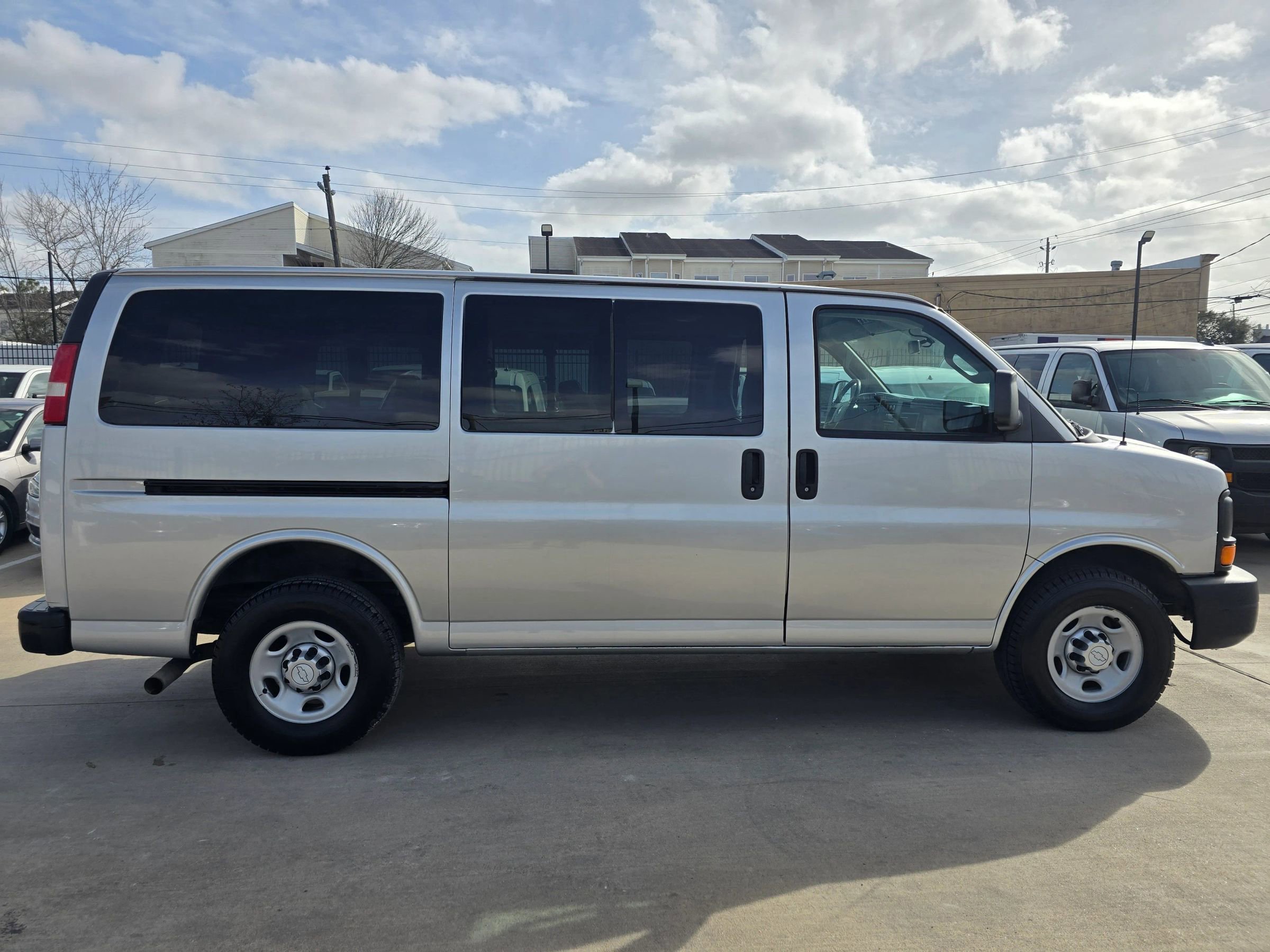 Used 2017 Chevrolet Express 2500 LS image 9