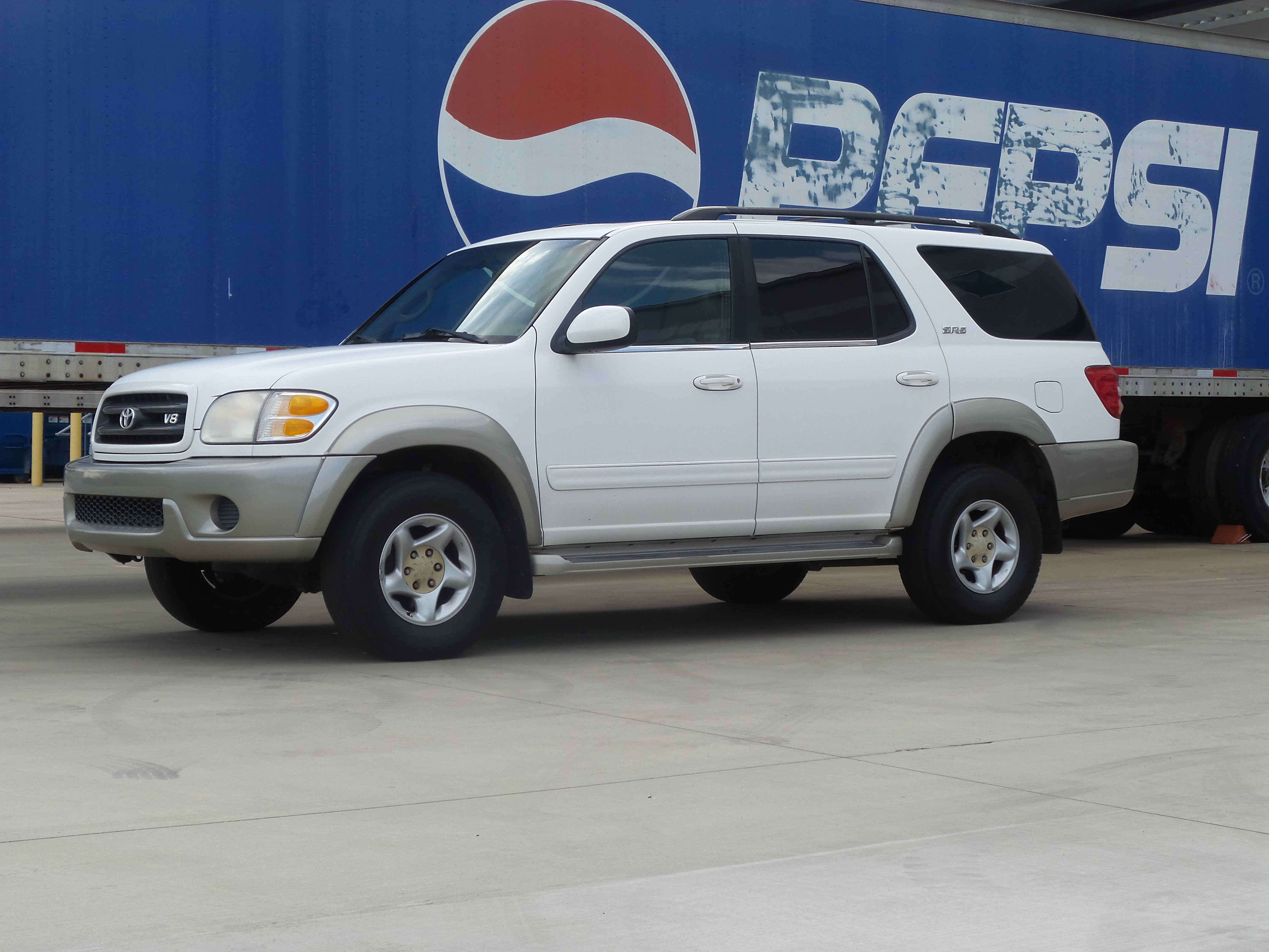 Used 2001 Toyota Sequoia SR5 AWD/4WD image 1