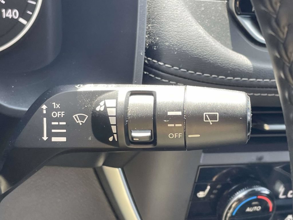 Used 2025 Nissan Rogue SV w/ SV Premium Package FWD image 34