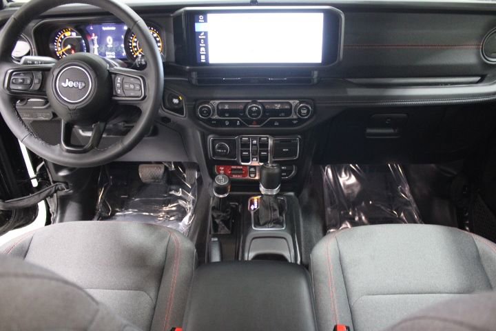 Used 2025 Jeep Wrangler Rubicon image 2