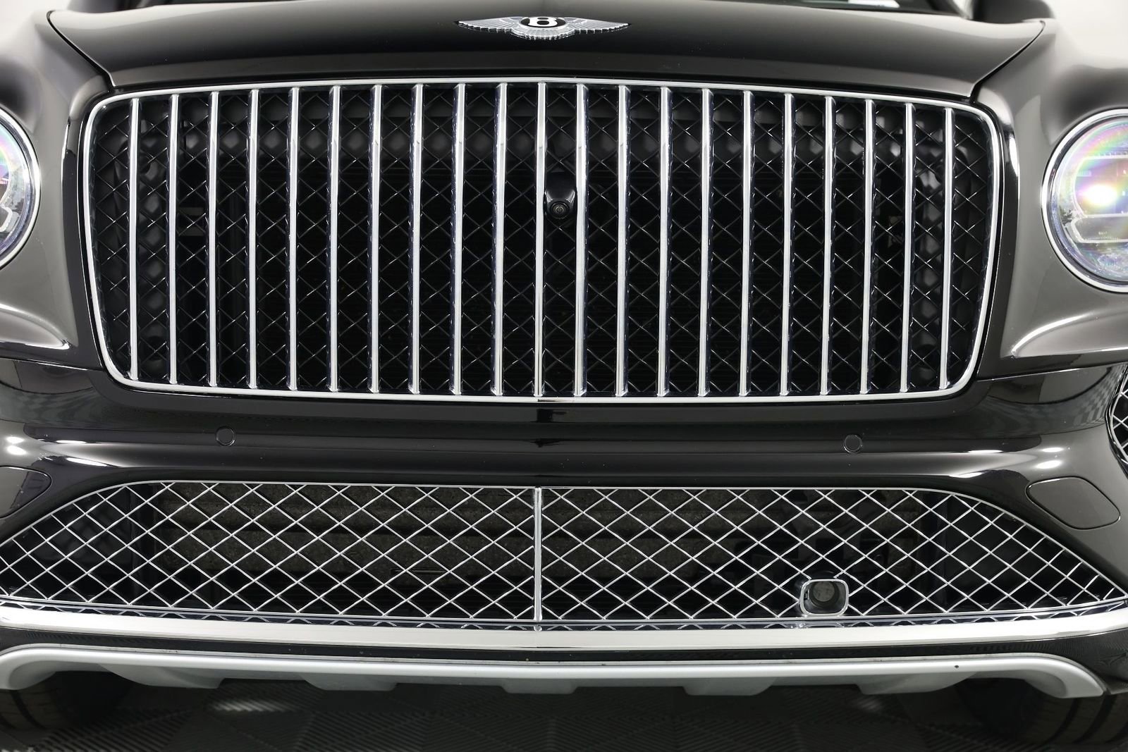 Used 2023 Bentley Bentayga Extended Wheelbase image 11