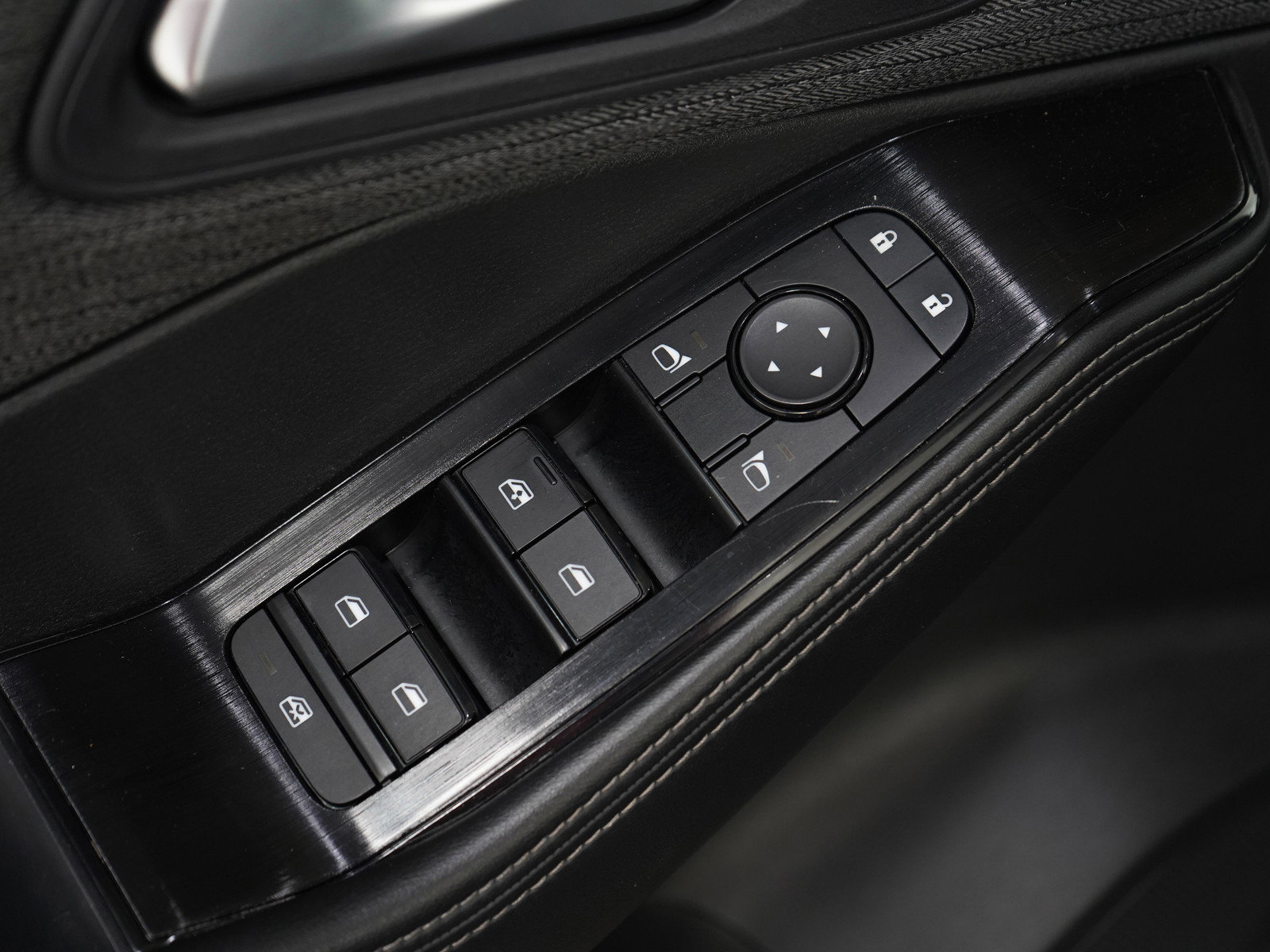 Used 2023 Nissan Rogue SV AWD/4WD image 19
