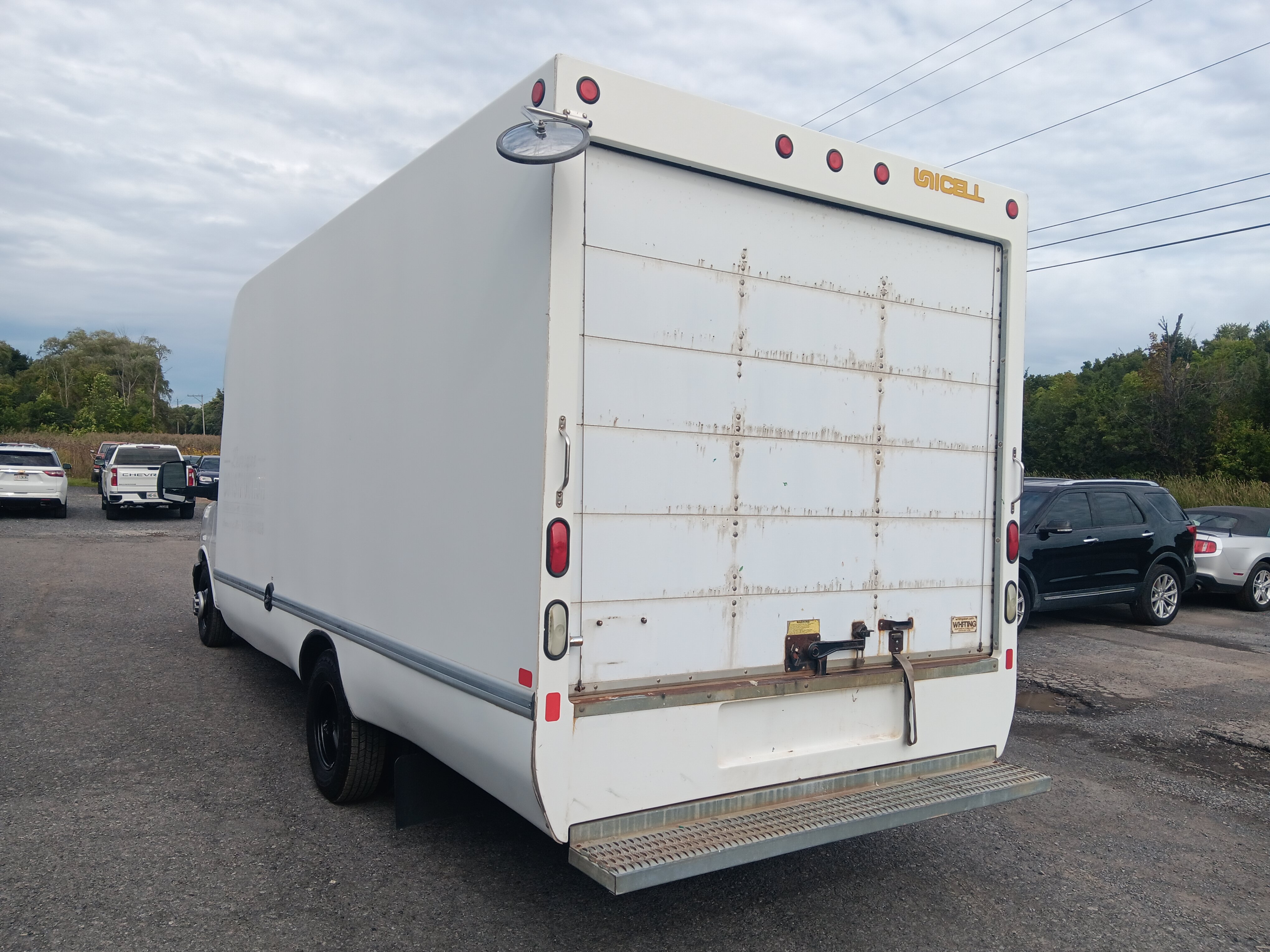 Used 2012 GMC Savana 3500 RWD image 3