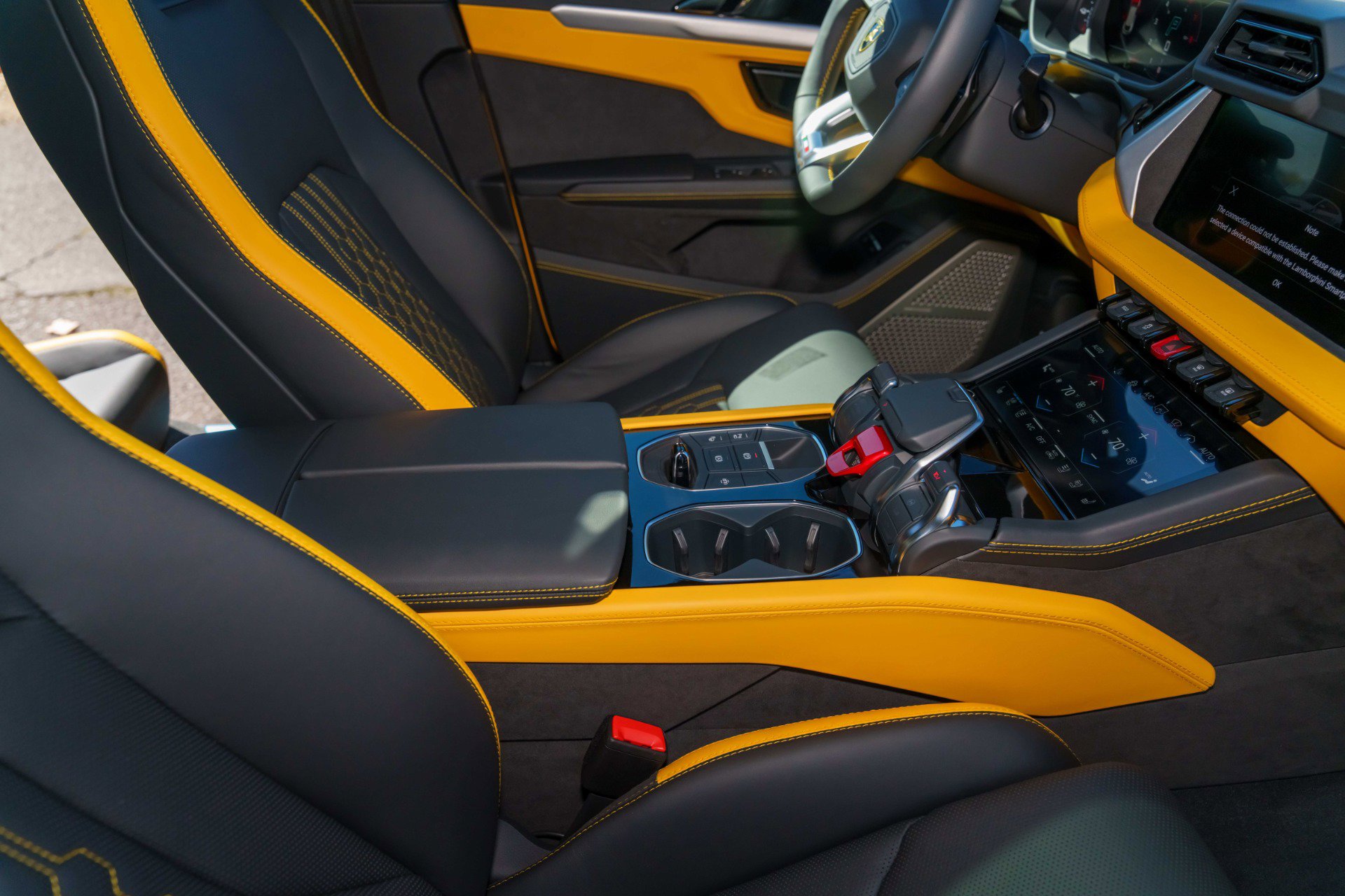 Used 2025 Lamborghini Urus SE image 36