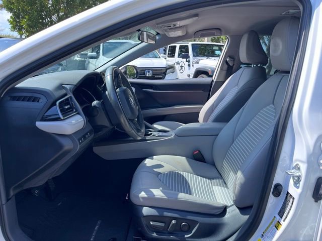 Used 2023 Toyota Camry SE image 5