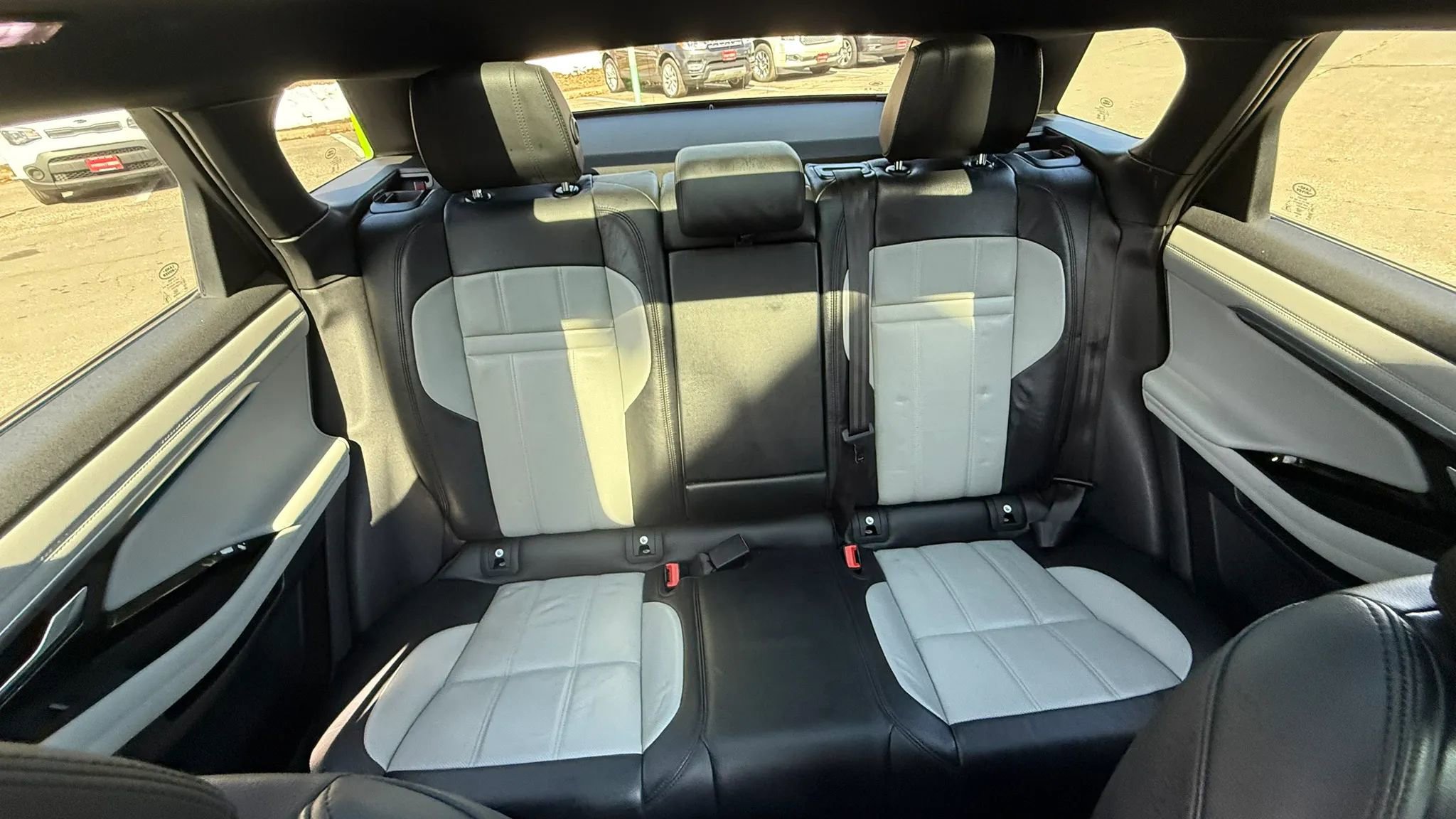 Used 2020 Land Rover Range Rover Evoque R-Dynamic SE image 33