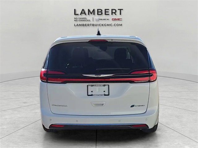 Used 2024 Chrysler Pacifica Select image 4