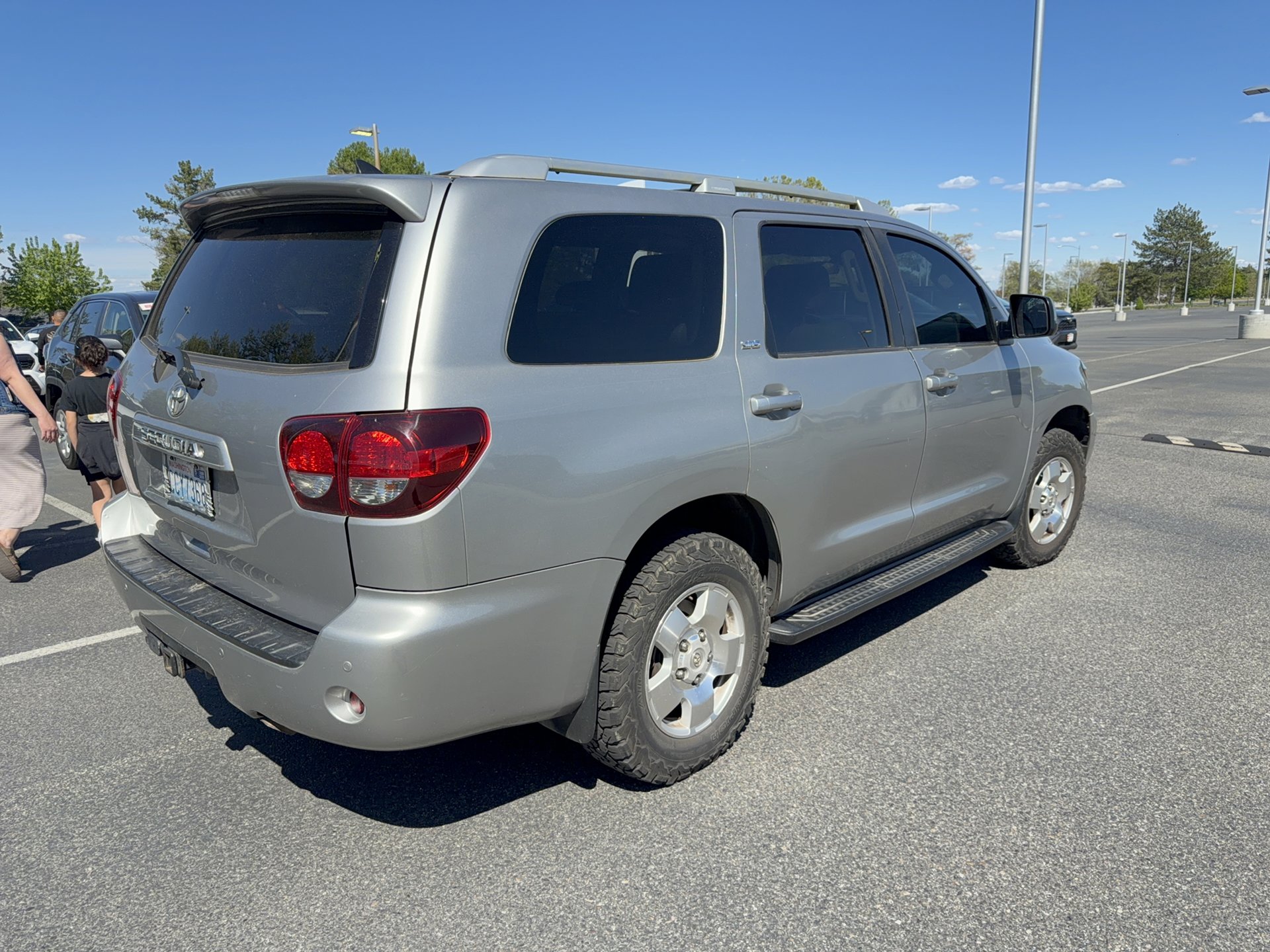 Used 2019 Toyota Sequoia SR5 AWD/4WD image 2