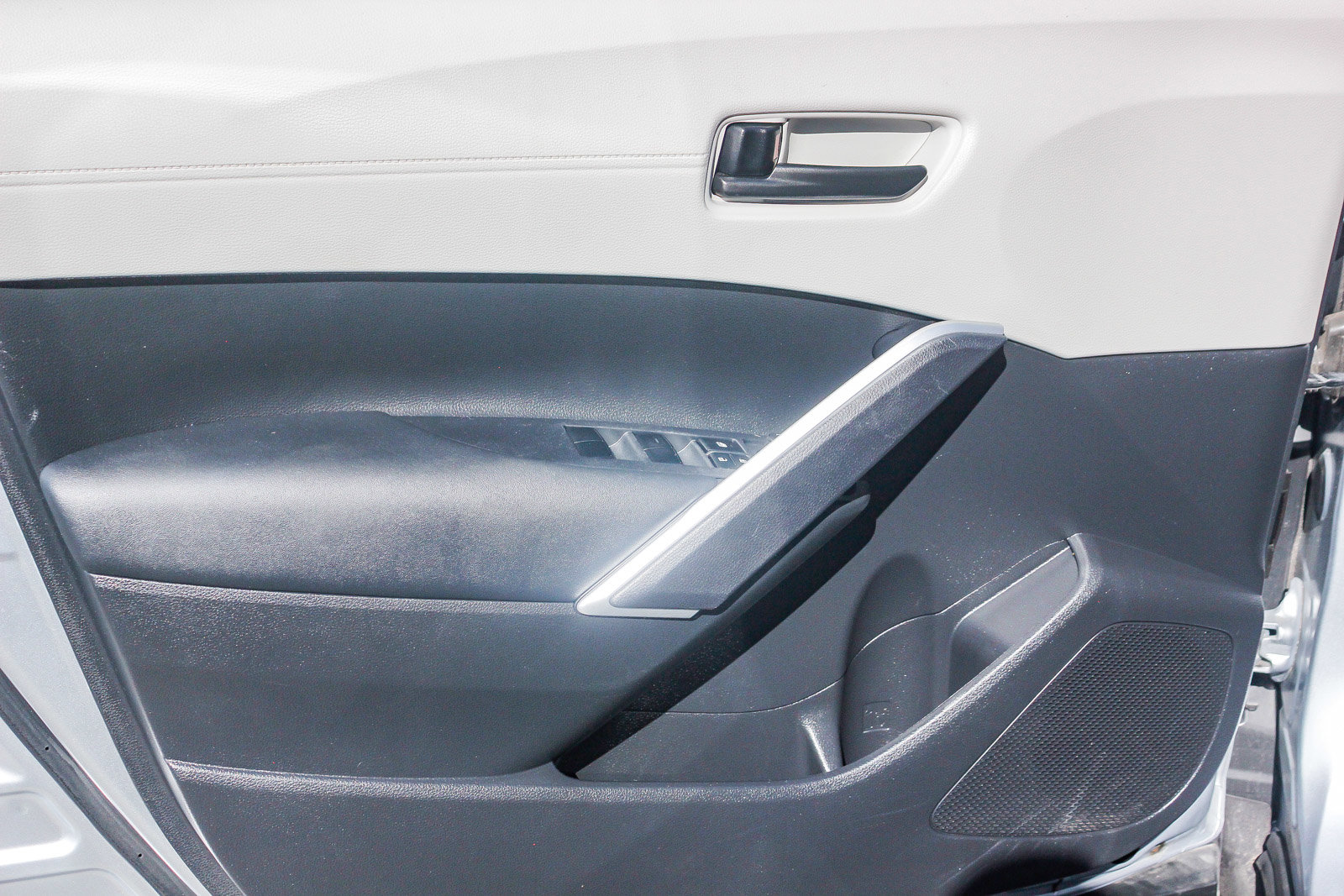 Used 2023 Toyota Corolla Cross L image 24