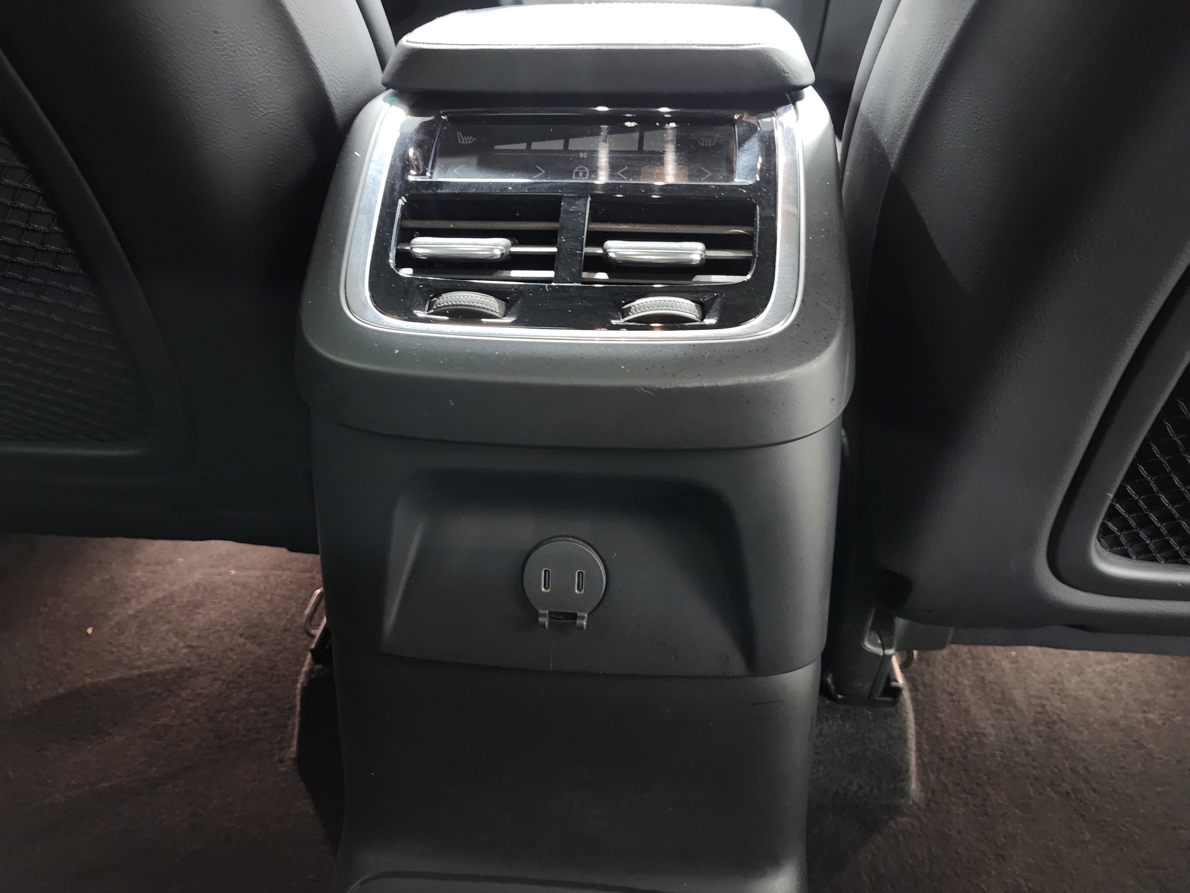 Used 2021 Volvo XC90 T8 R-Design w/ Advanced Package image 24