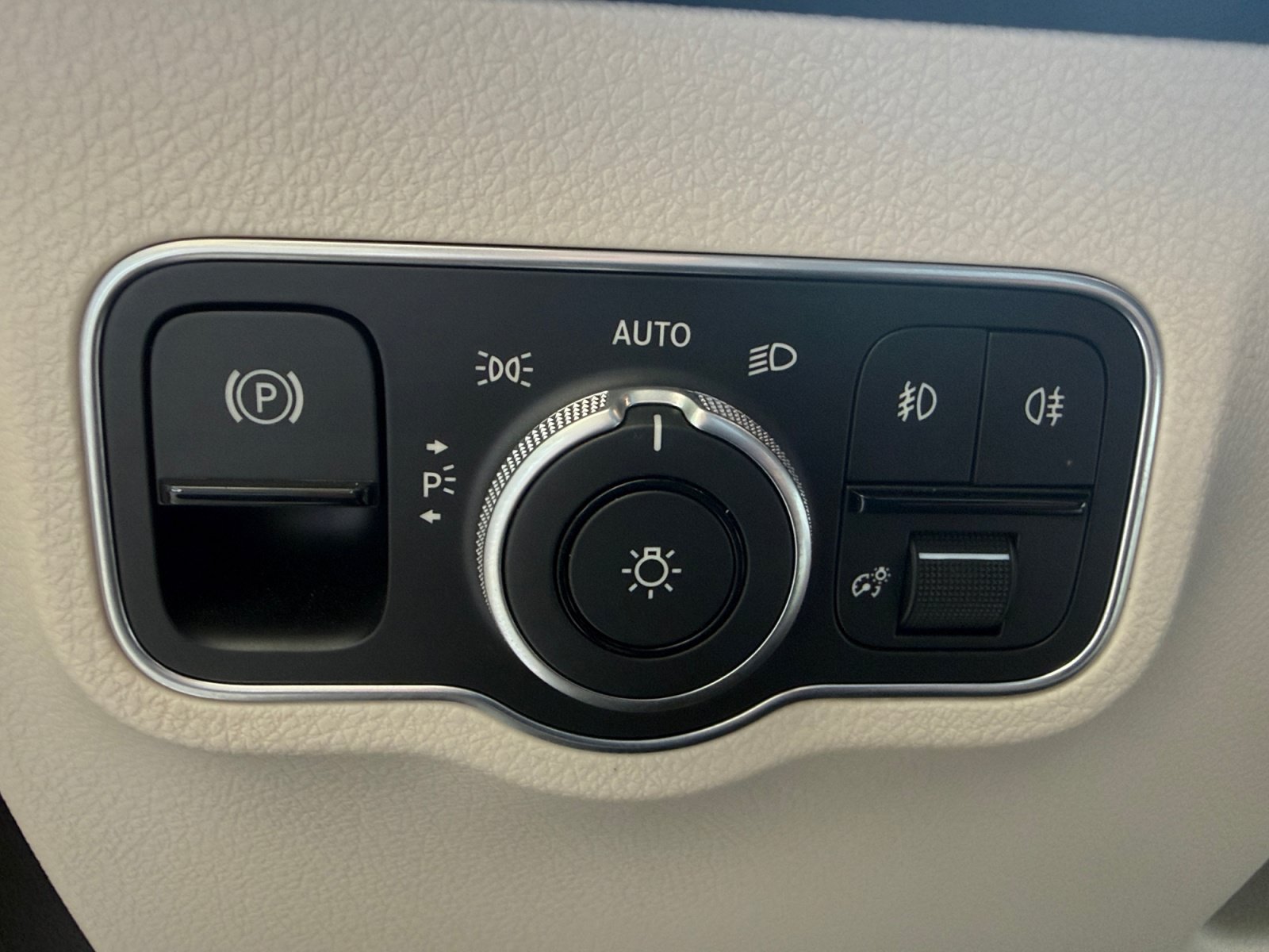 Certified 2025 Mercedes-Benz GLB 250 image 23