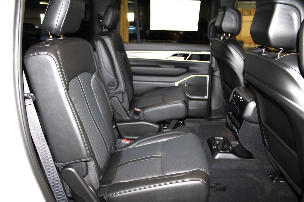 New 2025 Jeep Wagoneer L Series II image 36