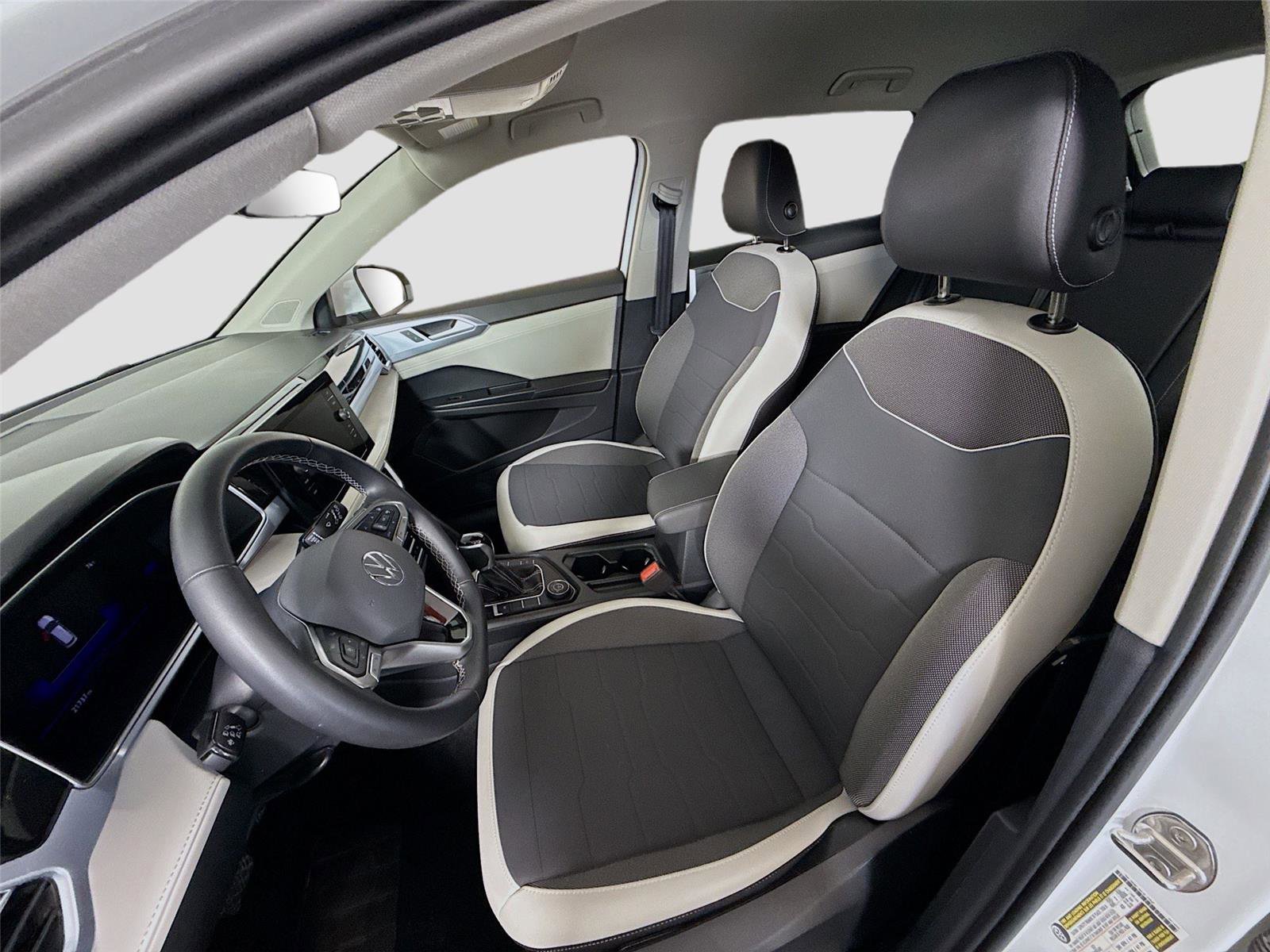 Used 2025 Volkswagen Taos SE image 14