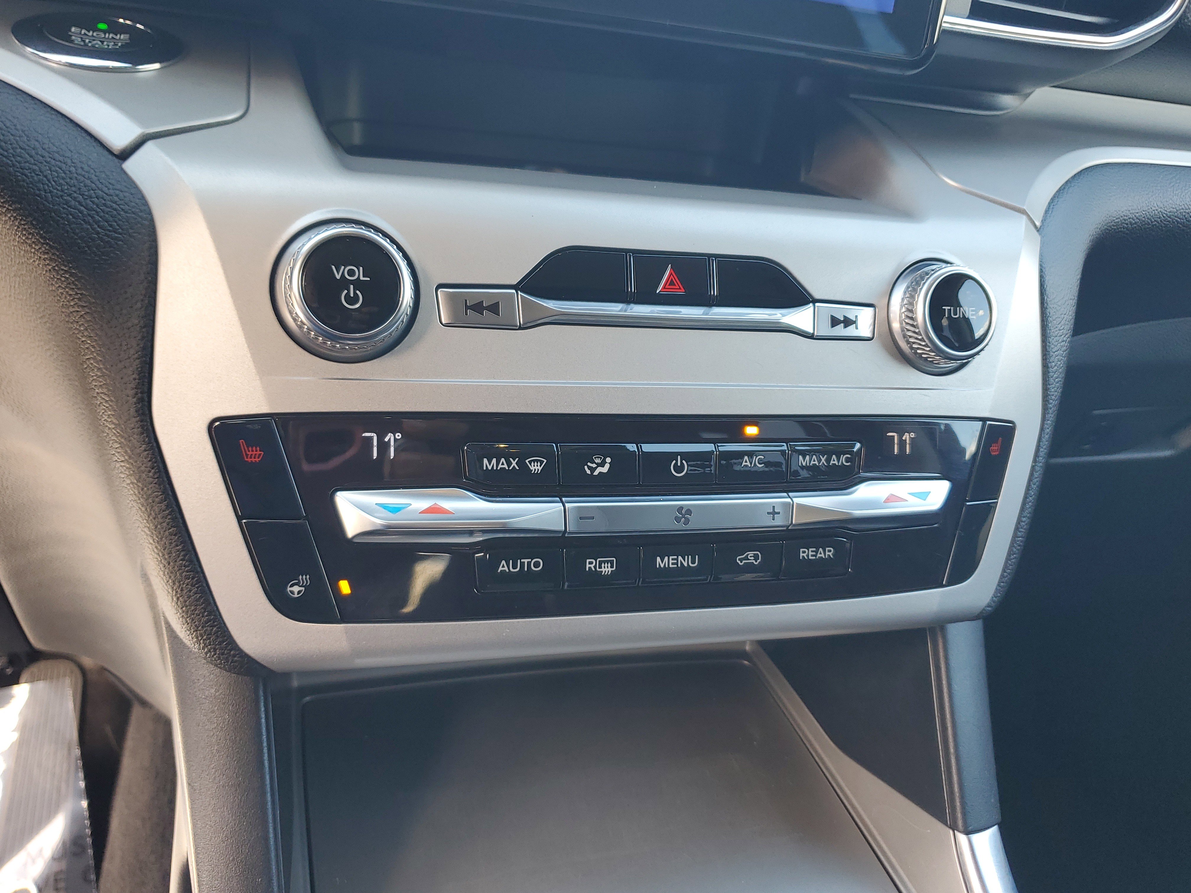 Used 2021 Ford Explorer XLT w/ Equipment Group 202A image 25