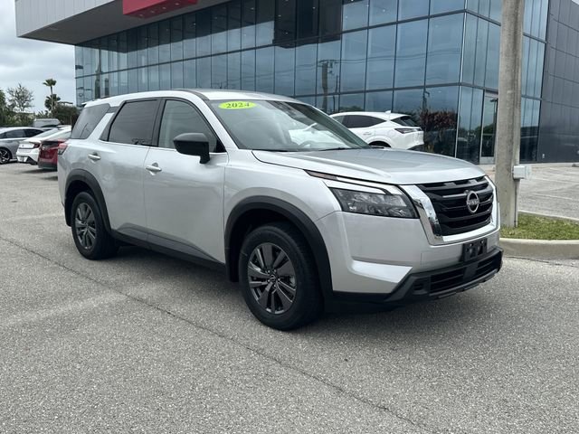 Used 2024 Nissan Pathfinder S image 4