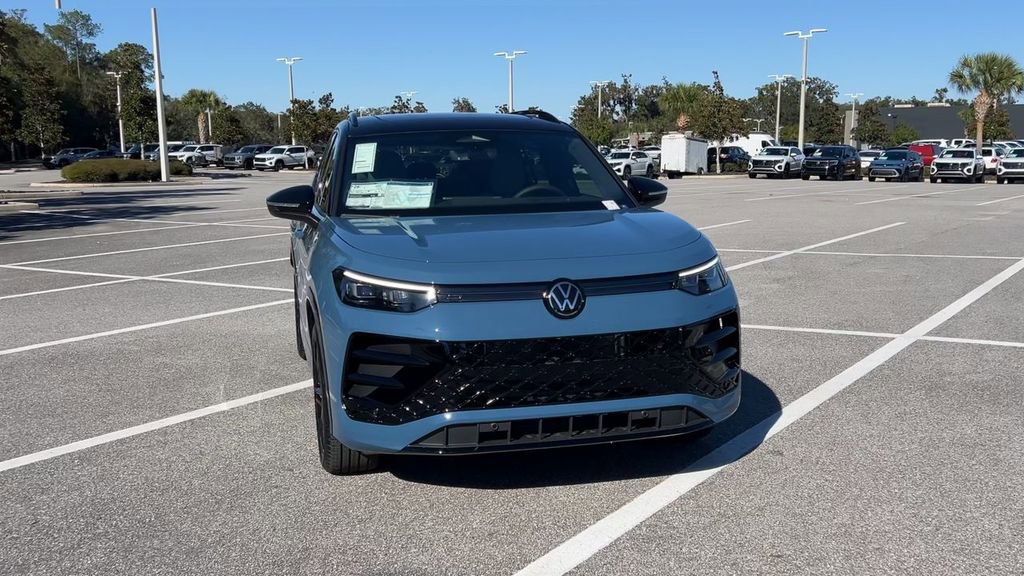 New 2026 Volkswagen Tiguan SE R-Line image 3