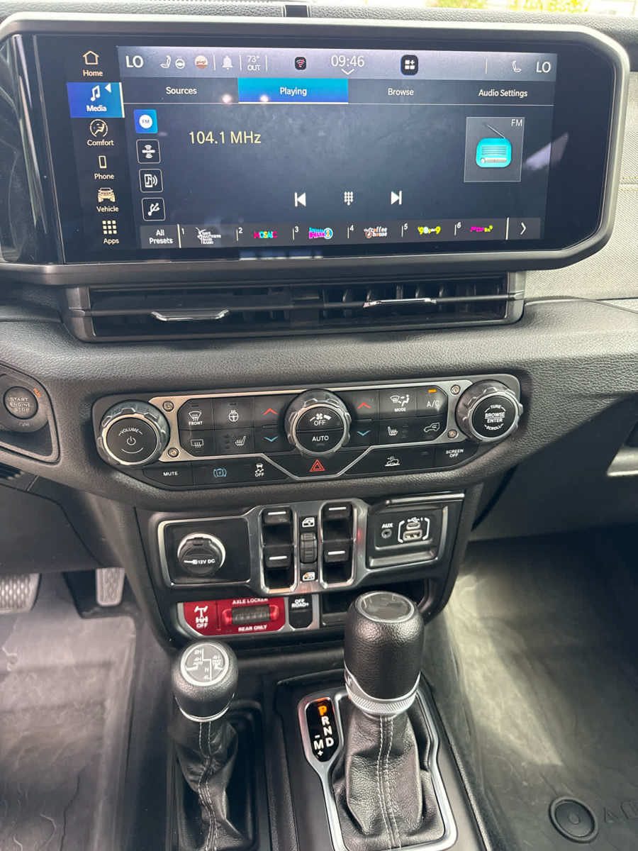 Used 2024 Jeep Wrangler Unlimited AWD/4WD image 14