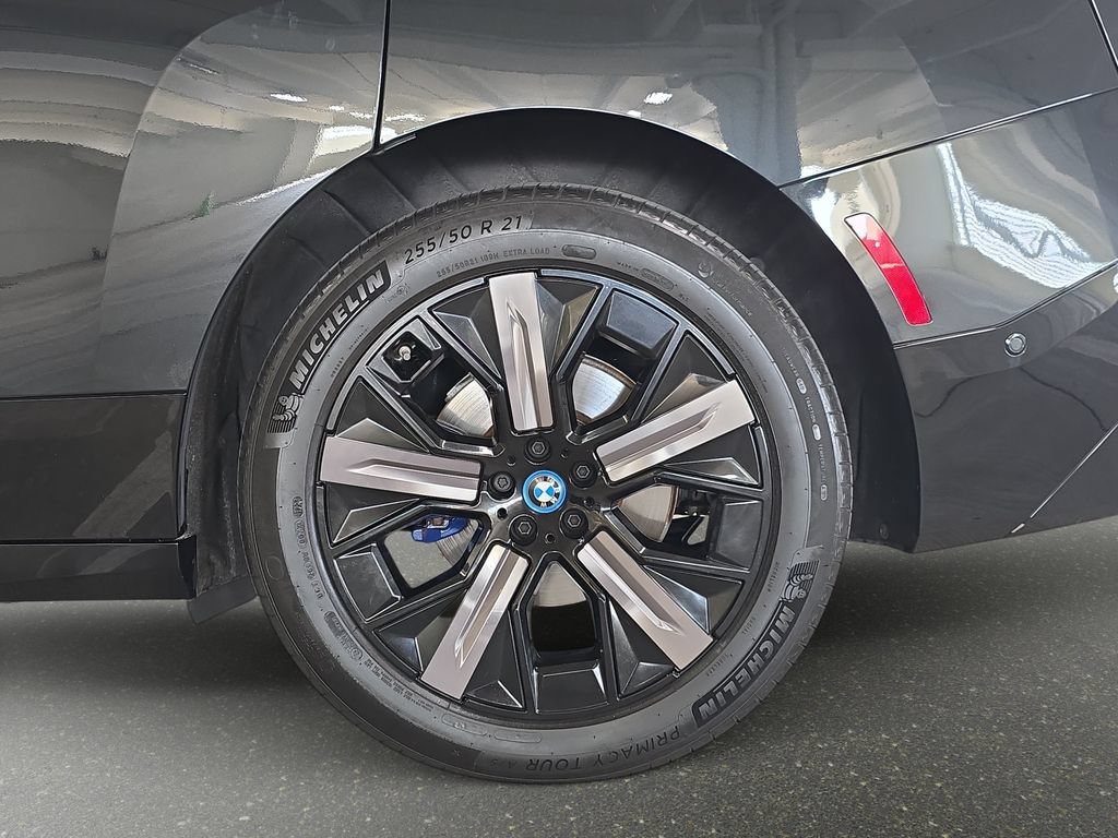 Used 2024 BMW iX xDrive50 w/ Sport Package AWD/4WD image 32