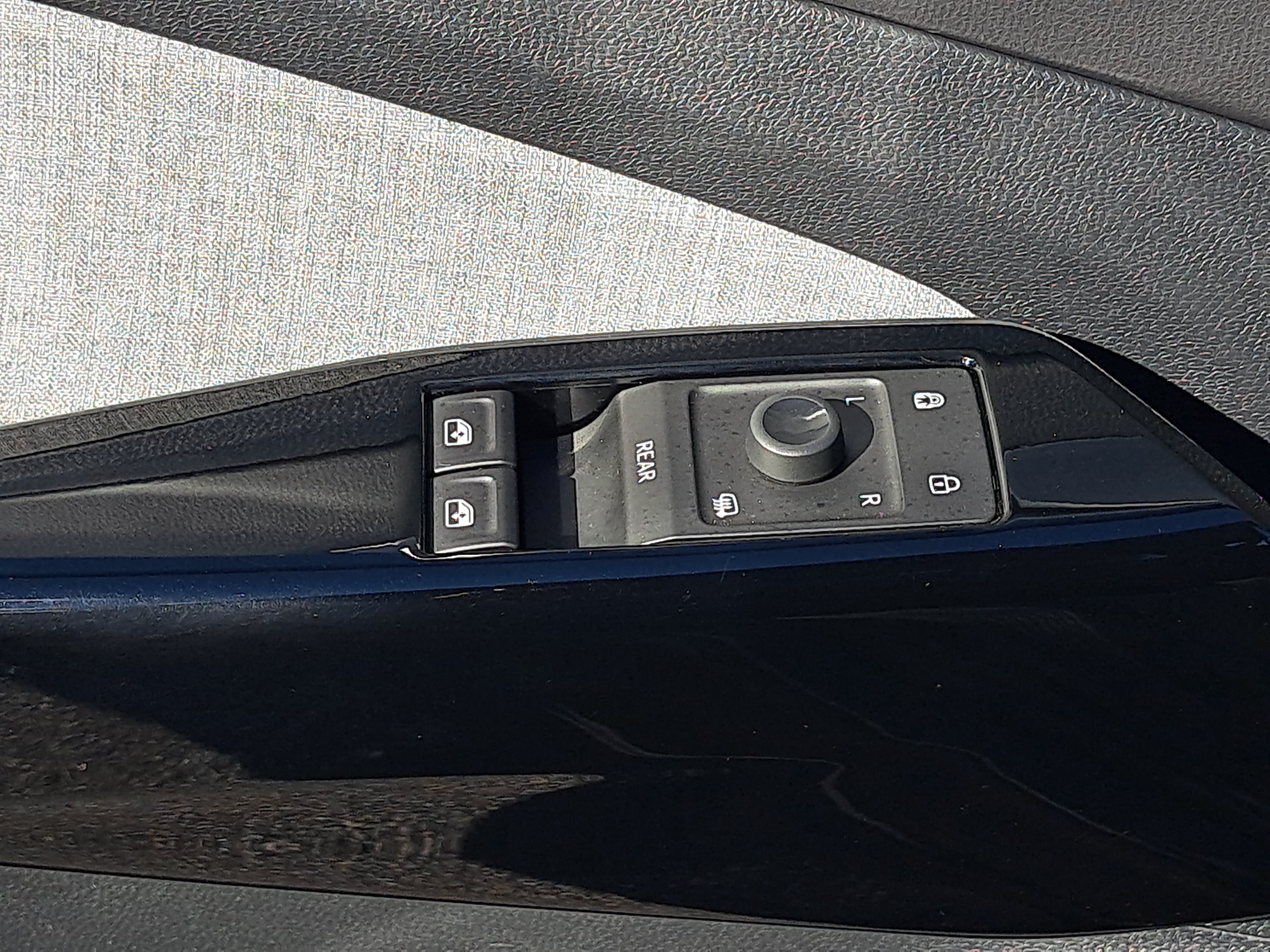 Used 2023 Volkswagen ID.4 Pro RWD image 28