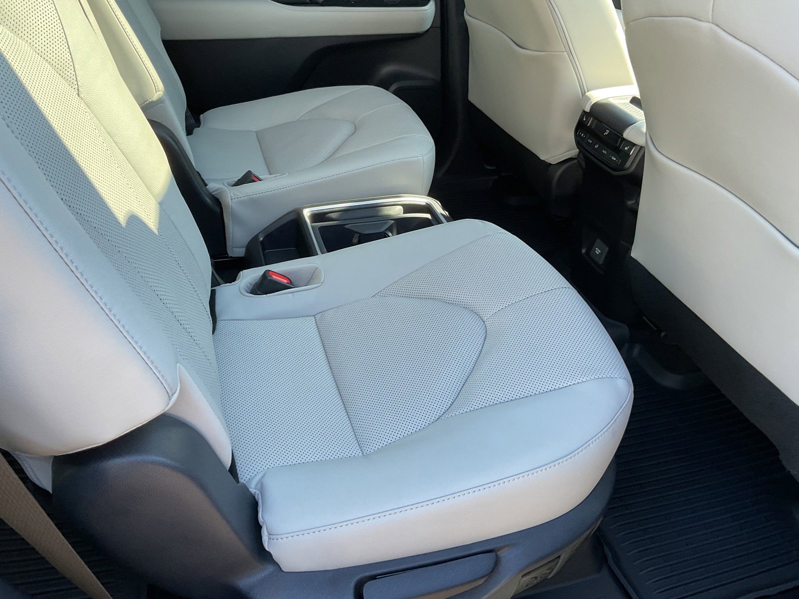 Used 2026 Toyota Grand Highlander Limited image 28