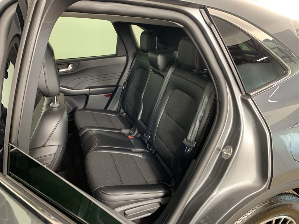 Used 2025 Ford Escape SE image 29