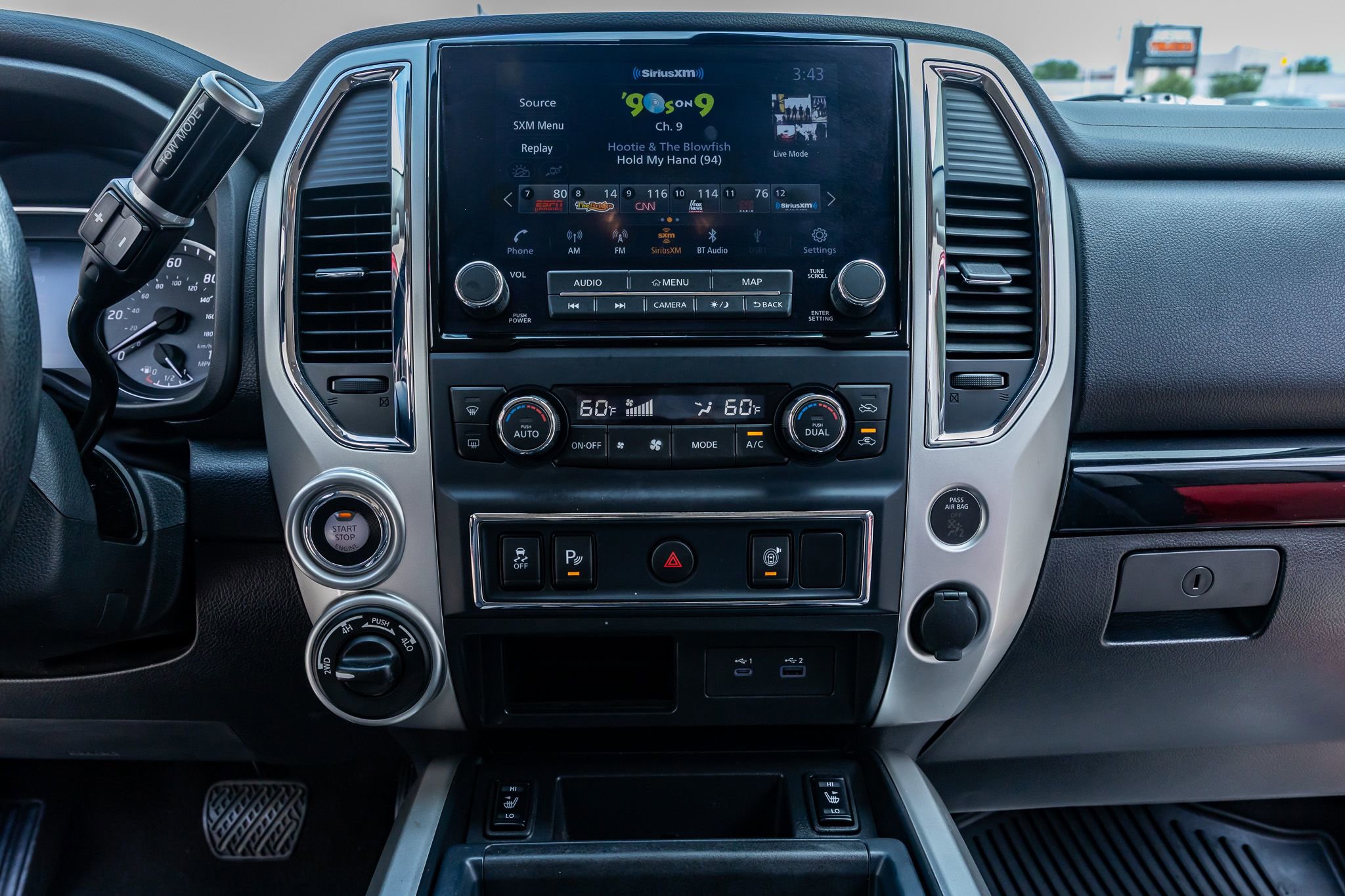 Used 2020 Nissan Titan SV w/ SV Convenience Package AWD/4WD image 24