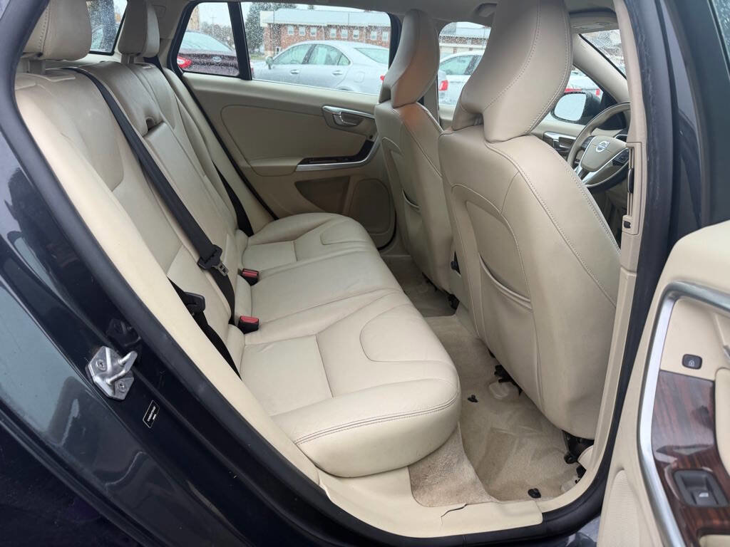 Used 2015 Volvo V60 T5 Premier w/ Convenience Package image 15