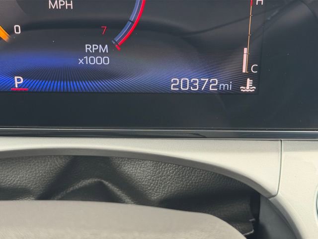 Used 2025 Chevrolet Trax LT w/ LT Convenience Package image 19