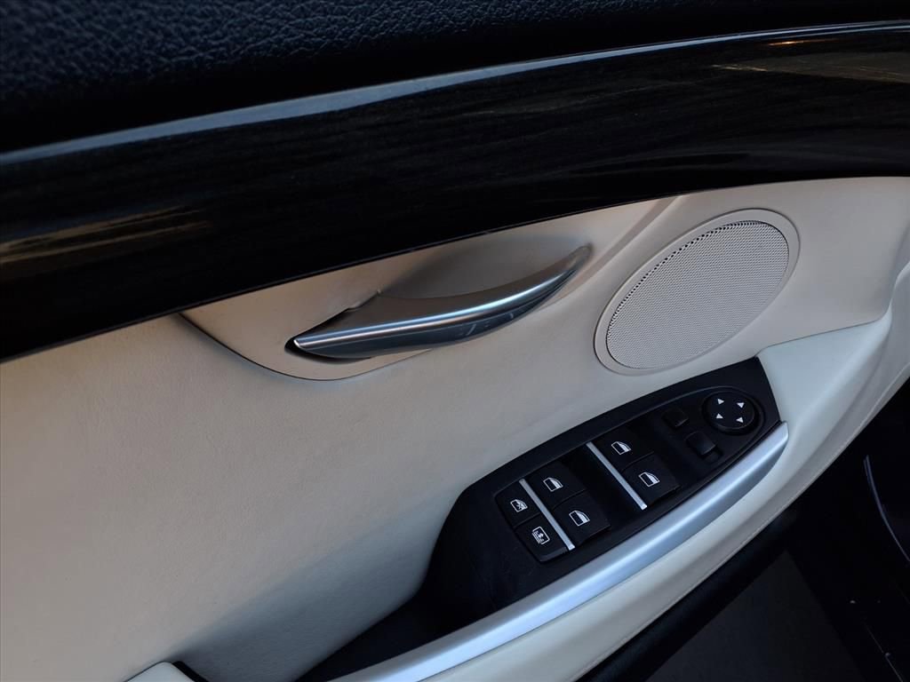 Used 2017 BMW 550i Gran Turismo xDrive 550i xDrive Gran Turismo image 16