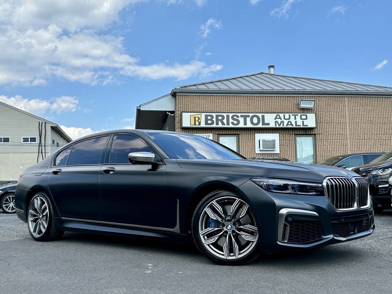 Used 2020 BMW M760i xDrive image 9