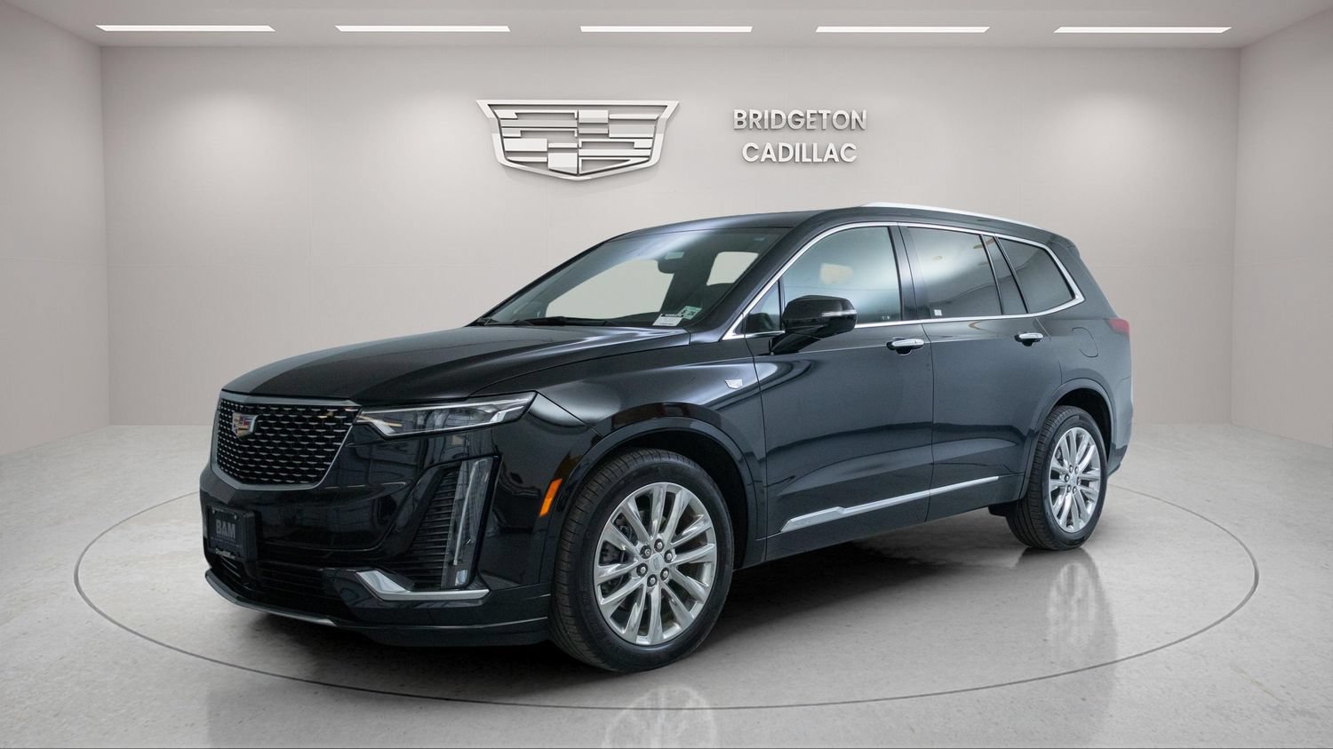 Used 2023 Cadillac XT6 Premium Luxury w/ Technology Package FWD image 3