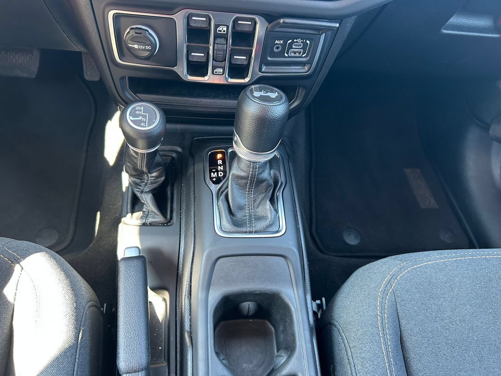 Used 2025 Jeep Wrangler Unlimited Sahara AWD/4WD image 36