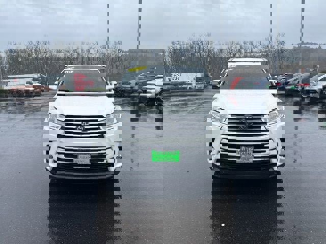 Used 2018 Toyota Highlander XLE image 2