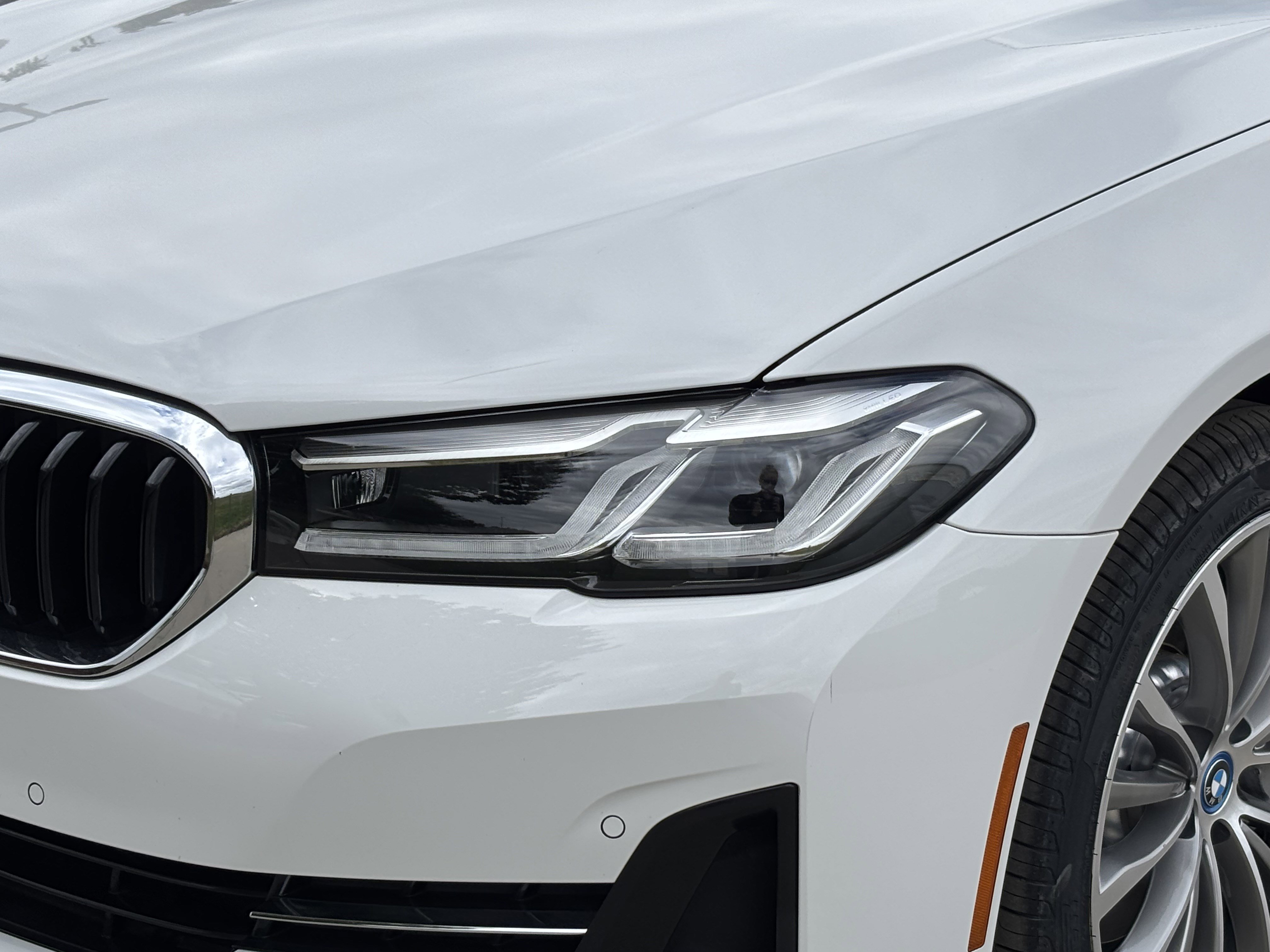 Used 2023 BMW 530e w/ Premium Package image 6